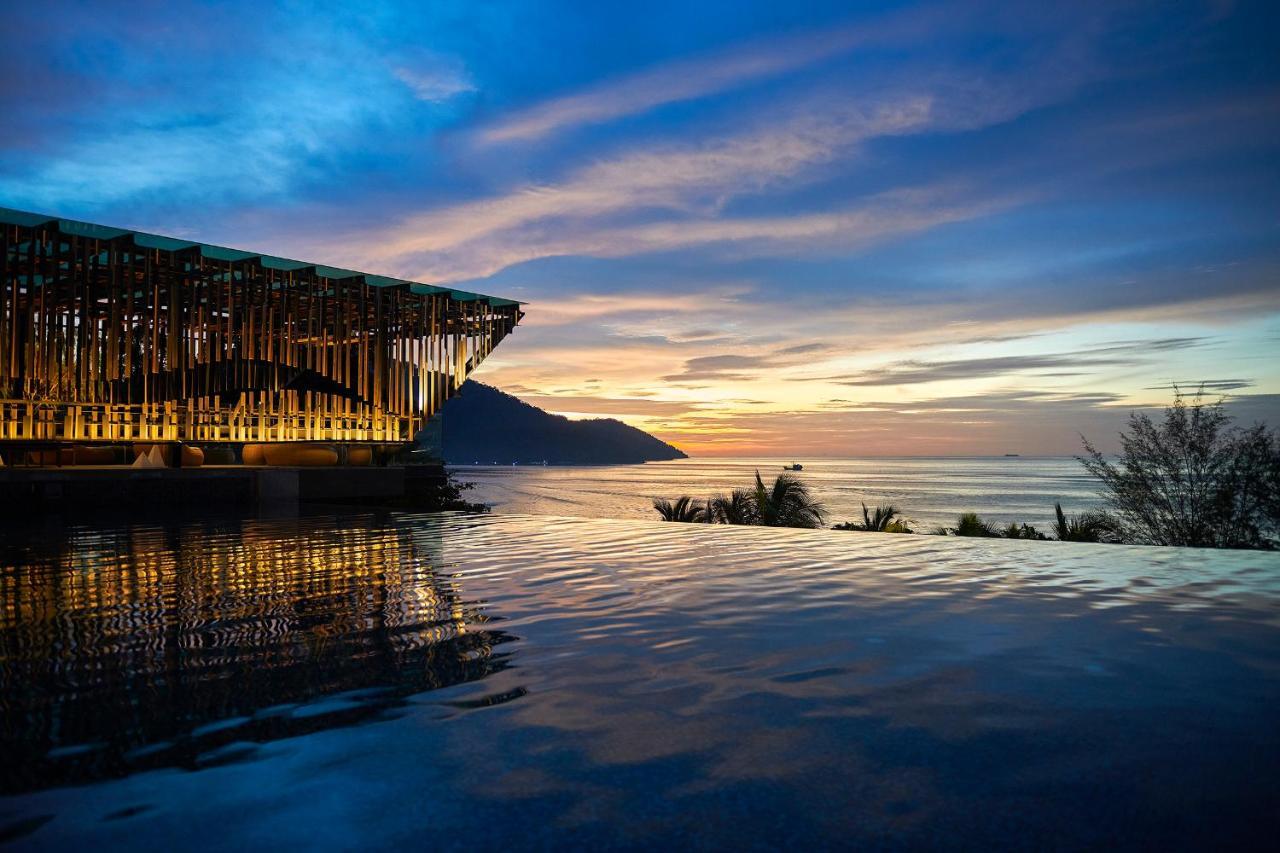 Hotel Angsana Teluk Bahang, Penang Batu Ferringhi Zewnętrze zdjęcie The resort at sunset