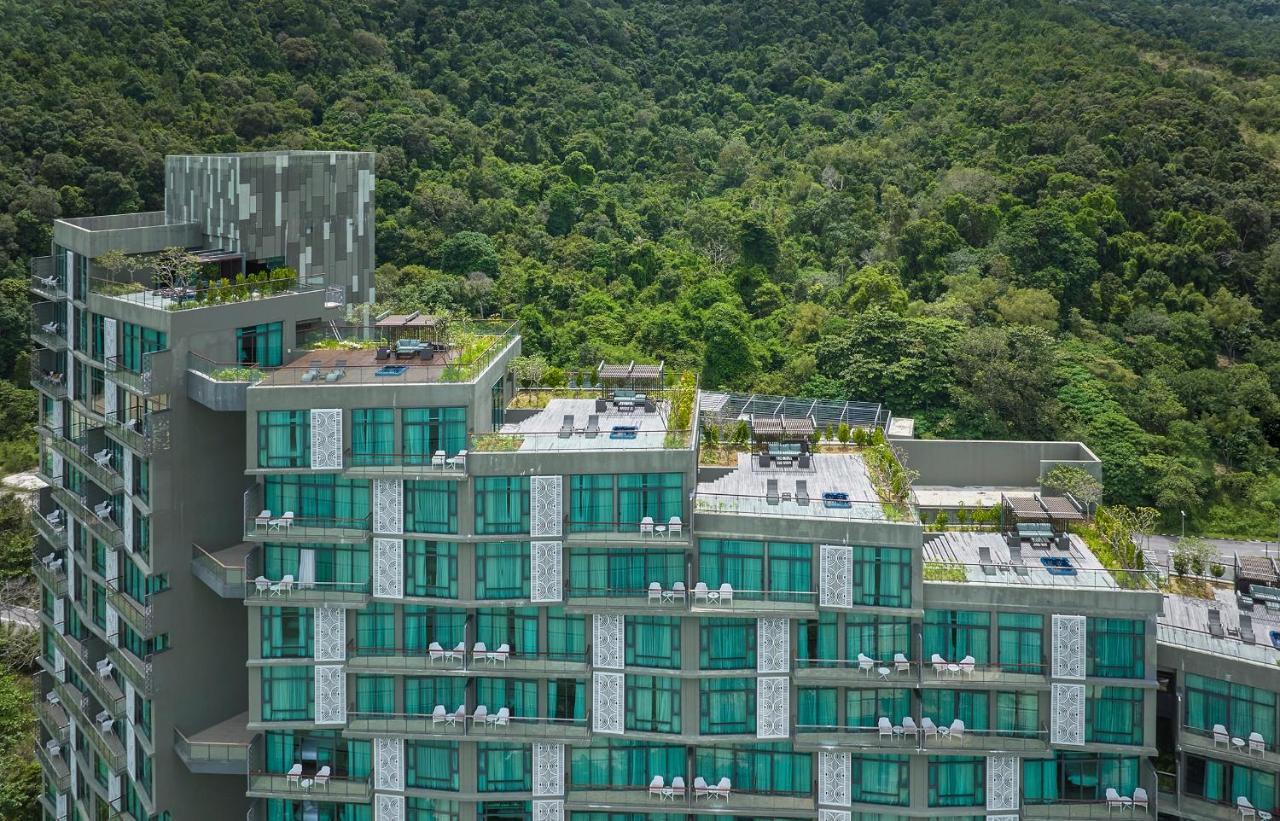 Hotel Angsana Teluk Bahang, Penang Batu Ferringhi Zewnętrze zdjęcie The green roof of the hotel