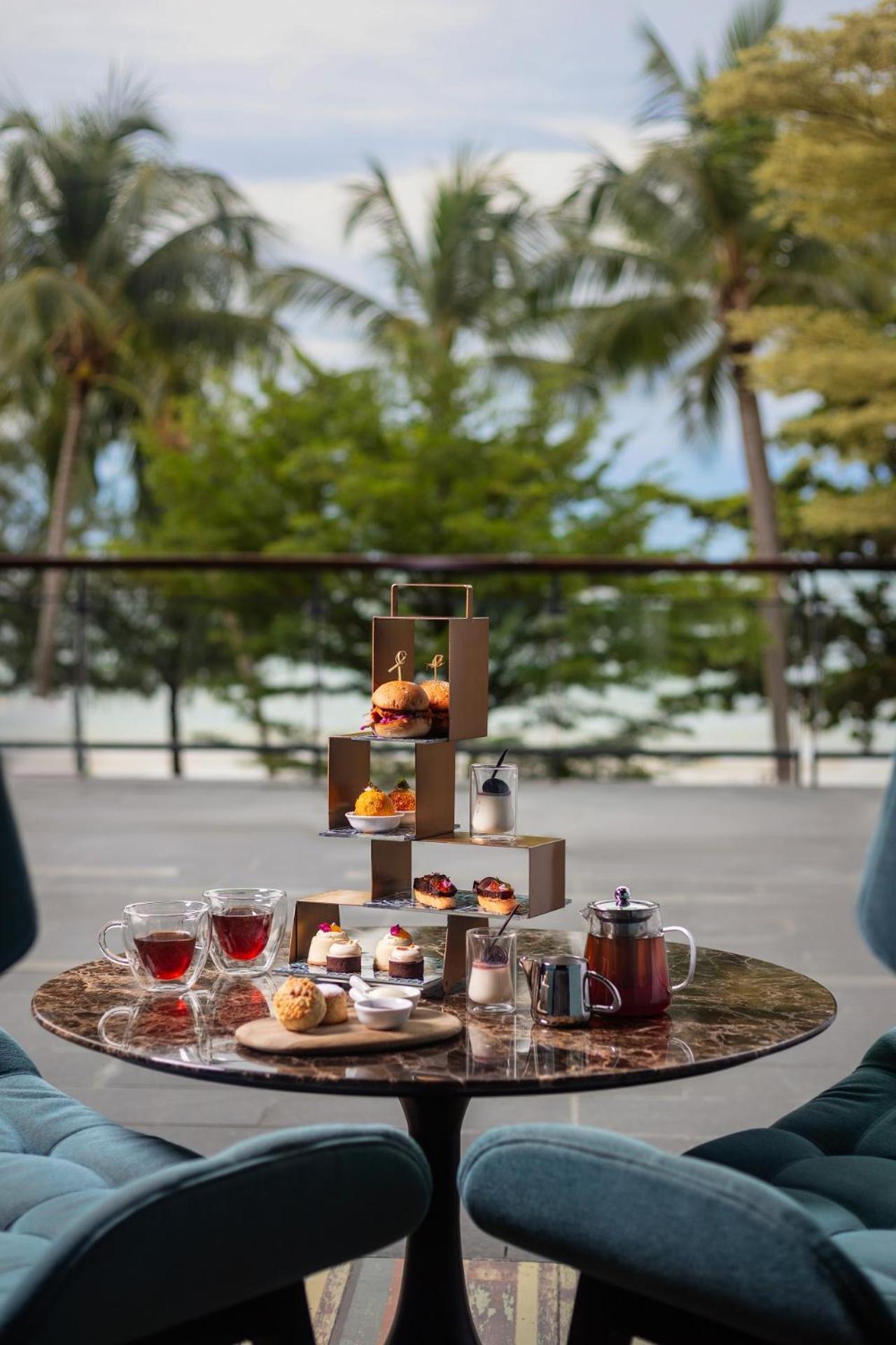 Hotel Angsana Teluk Bahang, Penang Batu Ferringhi Zewnętrze zdjęcie Afternoon tea at the Beach Club